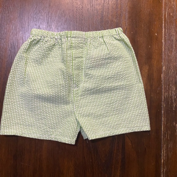 Seersucker shorts green white 3T NWT
Boy or girl cute elastic waist shorts - Picture 2 of 3